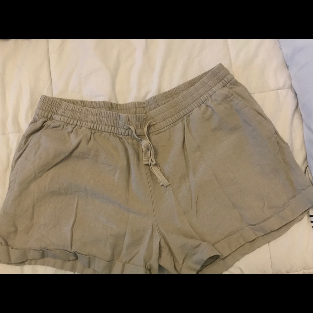 Old Navy Khaki Shorts — Size Large
